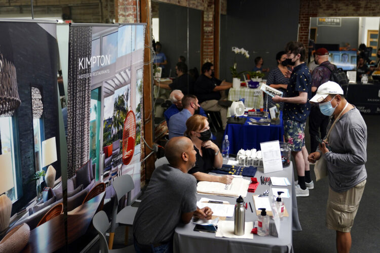 Thu. 9:34 a.m.: US unemployment claims drop to 198,000